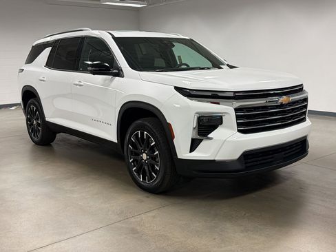 New 2026 Chevrolet Traverse LT w/ Sun and Wheel Package FWD image 6