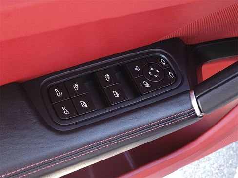 Used 2022 Porsche Cayenne S image 12