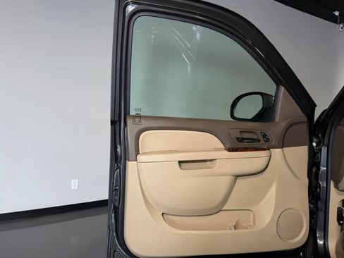 Used 2011 Chevrolet Tahoe LT w/ Luxury Package RWD image 19