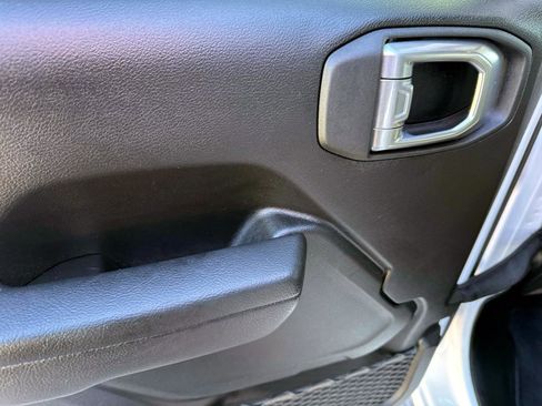 Used 2024 Jeep Wrangler Unlimited w/ Convenience Group image 10