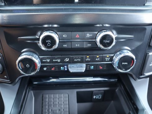 New 2026 Ford F250 Lariat w/ Black Appearance Package image 7