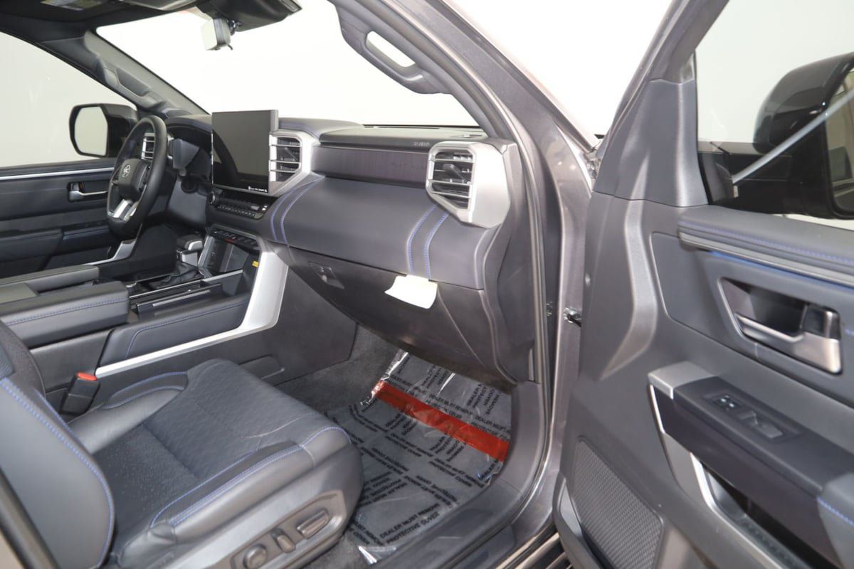 Used 2024 Toyota Sequoia Platinum AWD/4WD image 47
