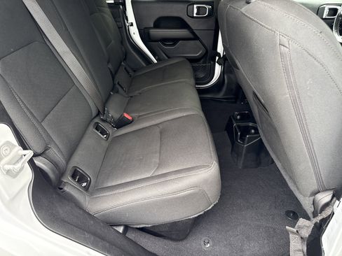 Used 2021 Jeep Gladiator Overland image 16