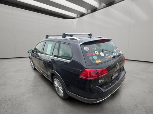 Used 2017 Volkswagen Golf Alltrack SE image 4