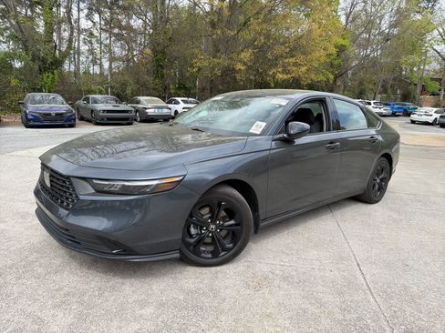 Certified 2025 Honda Accord SE image 5