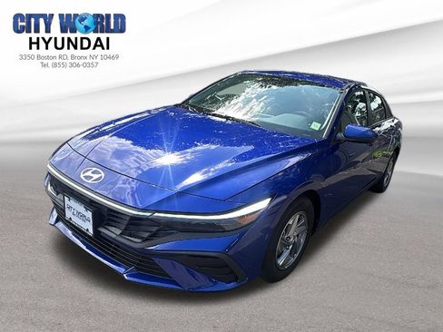Used 2025 Hyundai Elantra SE FWD image 1