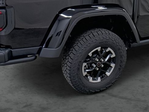 Used 2025 Jeep Gladiator Rubicon w/ Dual Top Group AWD/4WD image 12