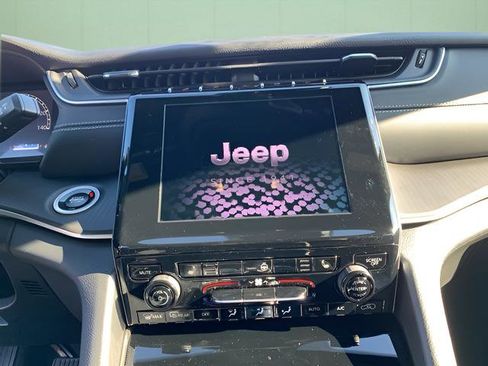 New 2025 Jeep Grand Cherokee L Altitude image 24