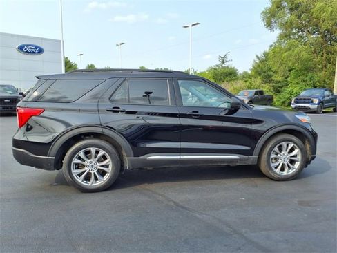 Used 2023 Ford Explorer XLT w/ Equipment Group 202A image 8