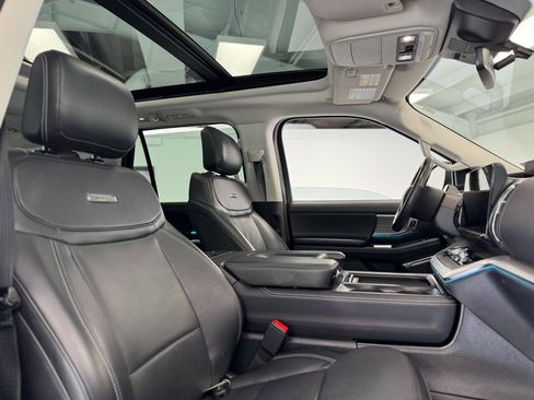 Used 2025 Ford Expedition Platinum AWD/4WD image 37