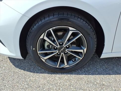 Used 2024 Kia Forte LXS FWD image 11