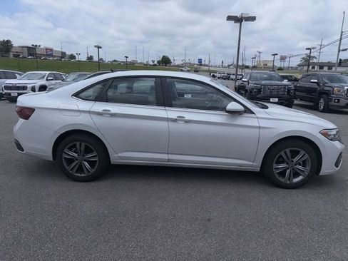Used 2022 Volkswagen Jetta SE FWD image 9