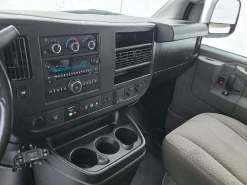 Used 2019 Chevrolet Express 2500 Extended image 21