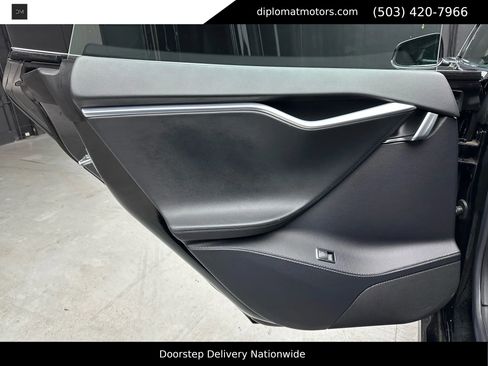 Used 2012 Tesla Model S Signature Performance image 24