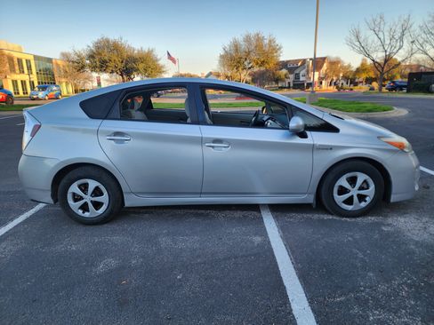 Used 2012 Toyota Prius Two image 8