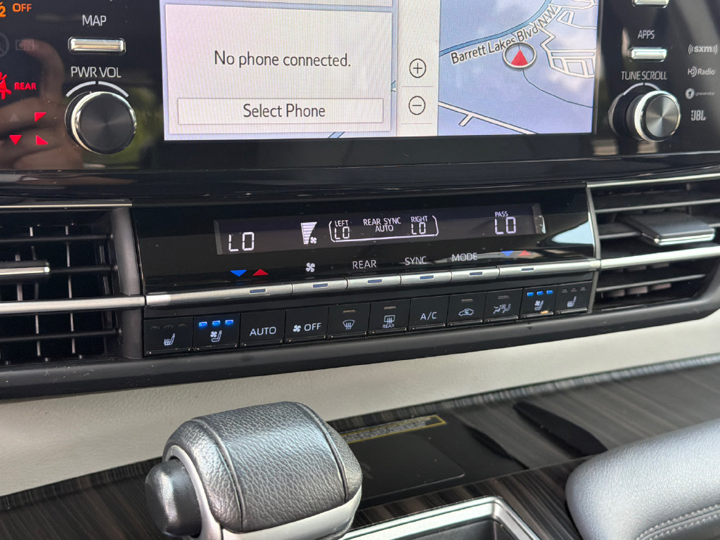 Used 2022 Toyota Sienna Limited AWD/4WD image 31
