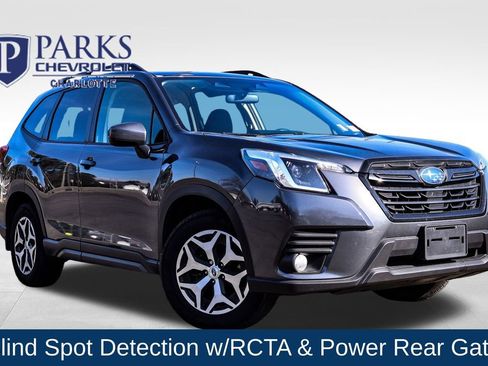 Used 2023 Subaru Forester Premium image 1