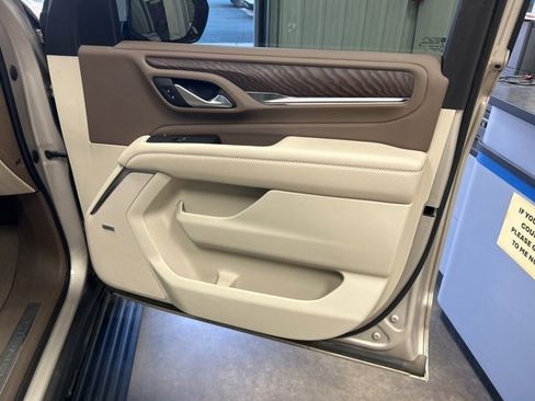Used 2022 GMC Yukon XL Denali image 21