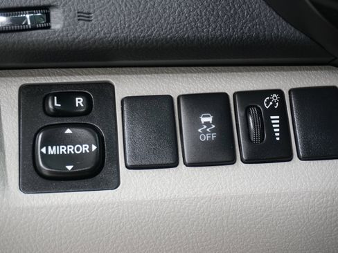 Used 2012 Toyota Highlander FWD w/ Tech Pkg image 23