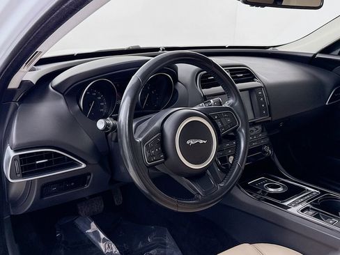 Used 2017 Jaguar XE Premium image 9