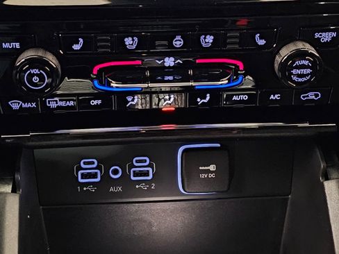 New 2025 Jeep Grand Cherokee Overland image 32