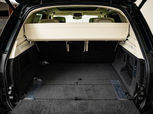 New 2026 Land Rover Range Rover SV image 17