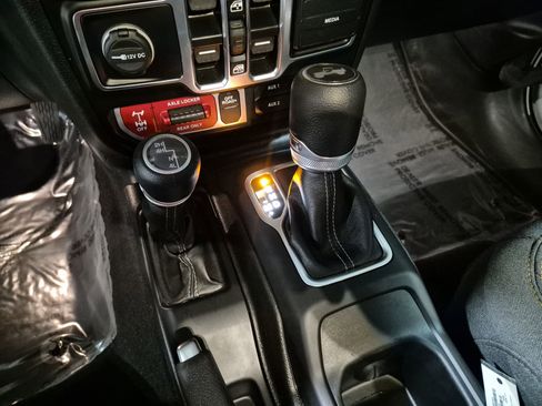 Used 2024 Jeep Wrangler Willys image 16