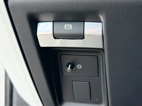 New 2026 Land Rover Defender 110 X-Dynamic SE AWD/4WD image 36