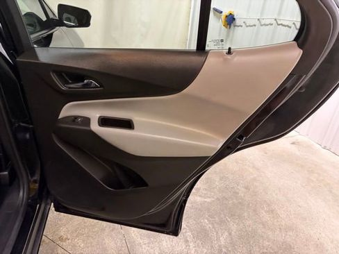Used 2022 Chevrolet Equinox LS w/ LS Convenience Package FWD image 14