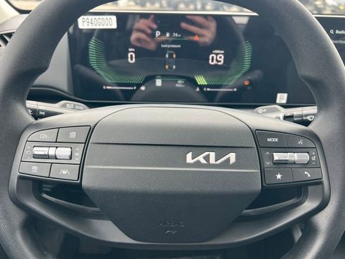 Used 2025 Kia K4 LX image 19
