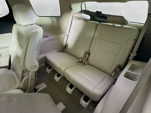 Used 2020 GMC Acadia Denali w/ Technology Package FWD image 31