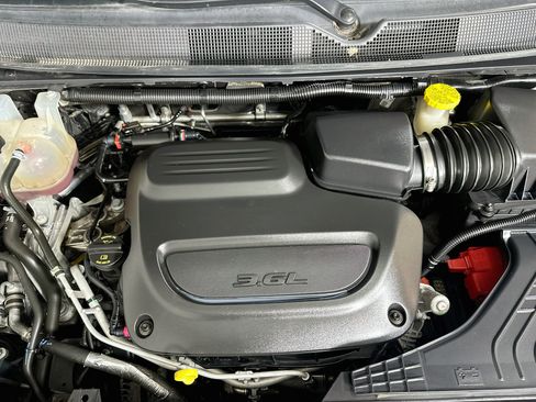 Used 2023 Chrysler Pacifica Limited FWD image 31