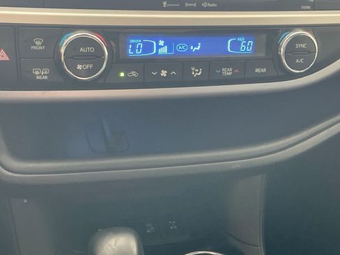 Used 2019 Toyota Highlander SE w/ Carpet Mat Package (TMS) AWD/4WD image 19