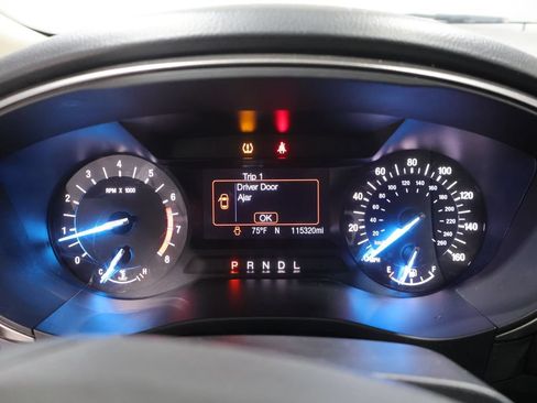 Used 2017 Ford Fusion SE FWD image 39