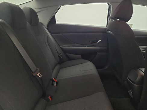 Used 2024 Hyundai Elantra SE FWD image 19