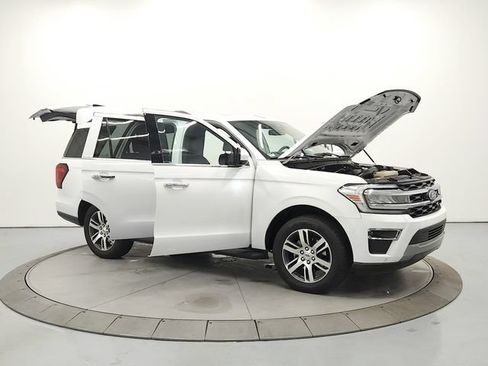 Used 2024 Ford Expedition Limited RWD image 9