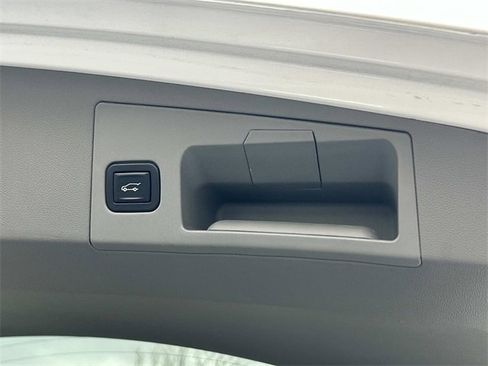 Used 2022 Cadillac XT5 Premium Luxury w/ Technology Package image 13