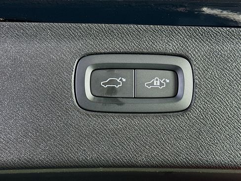 Used 2023 Volvo XC90 B6 Plus image 31