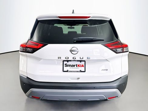 Used 2023 Nissan Rogue S AWD/4WD image 6