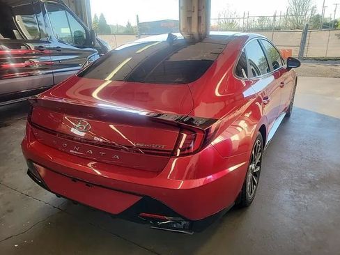 Used 2021 Hyundai Sonata Limited w/ Preferred Accessory Package FWD image 3