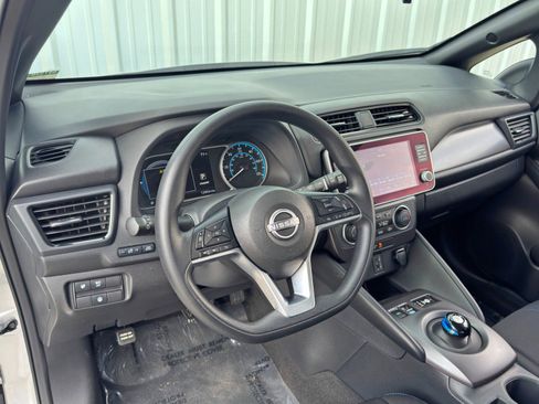 Used 2025 Nissan Leaf S image 12