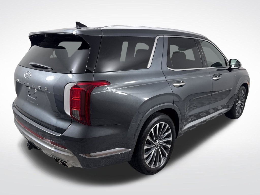 Used 2025 Hyundai Palisade Calligraphy FWD image 3