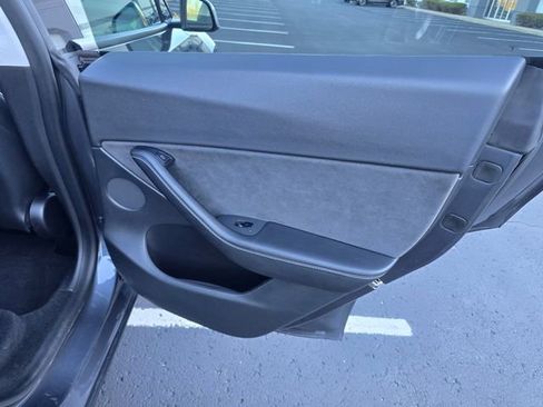 Used 2021 Tesla Model Y Long Range image 39