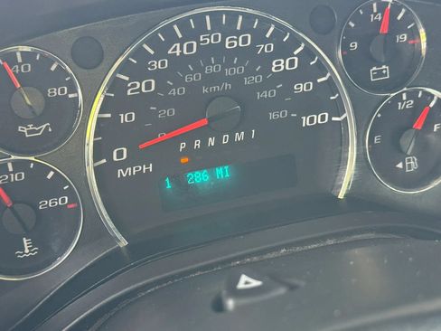Used 2017 Chevrolet Express 4500 Extended RWD image 16