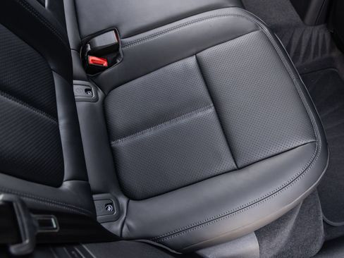 Certified 2026 Porsche Macan AWD/4WD image 41