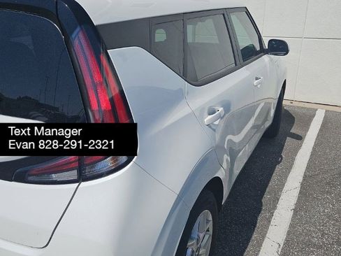 Used 2025 Kia Soul LX w/ LX Technology Package FWD image 5