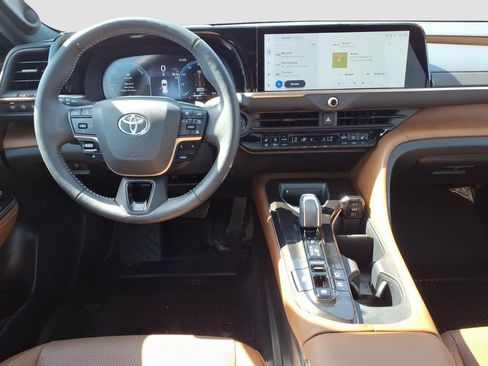 Used 2025 Toyota Crown Signia AWD/4WD image 12