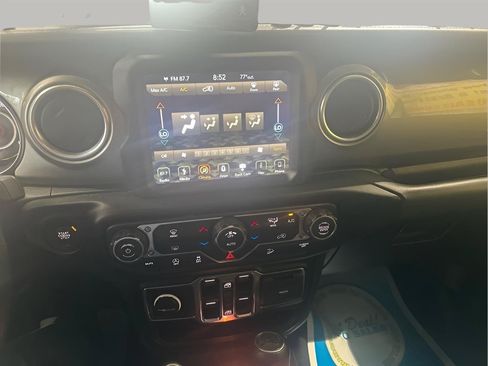 Used 2019 Jeep Wrangler Unlimited Sahara w/ Uconnect 4C Nav & Sound Group AWD/4WD image 19