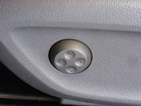 Used 2025 Mercedes-Benz GLS 450 4MATIC image 11