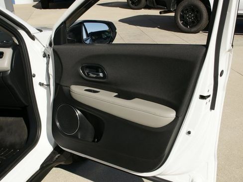 Used 2022 Honda HR-V EX image 32